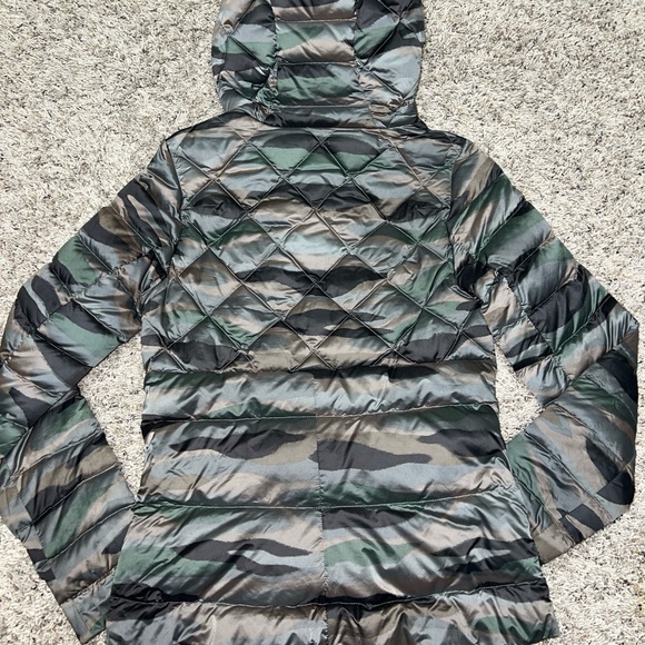 Lululemon camo puffer jacket size 4 - Picture 4 of 10